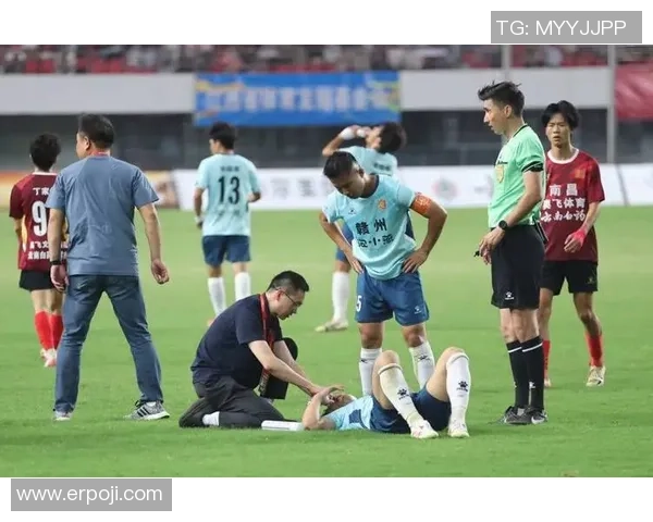 足球球星突发重病引关注 医疗团队全力抢救全世界为其祈祷